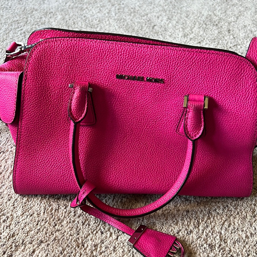 This is a like new Michael Kors bag. It is a beautiful hot pink bag.